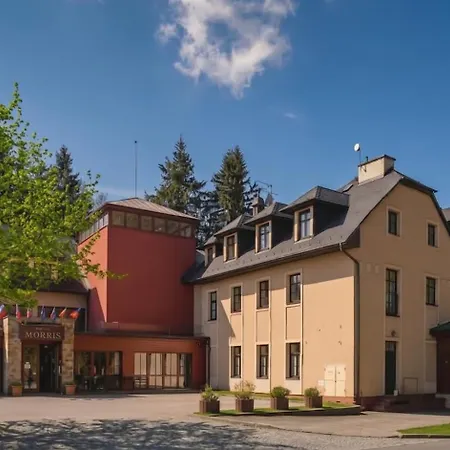 Отель Wellness Golf Hotel Morris 4*